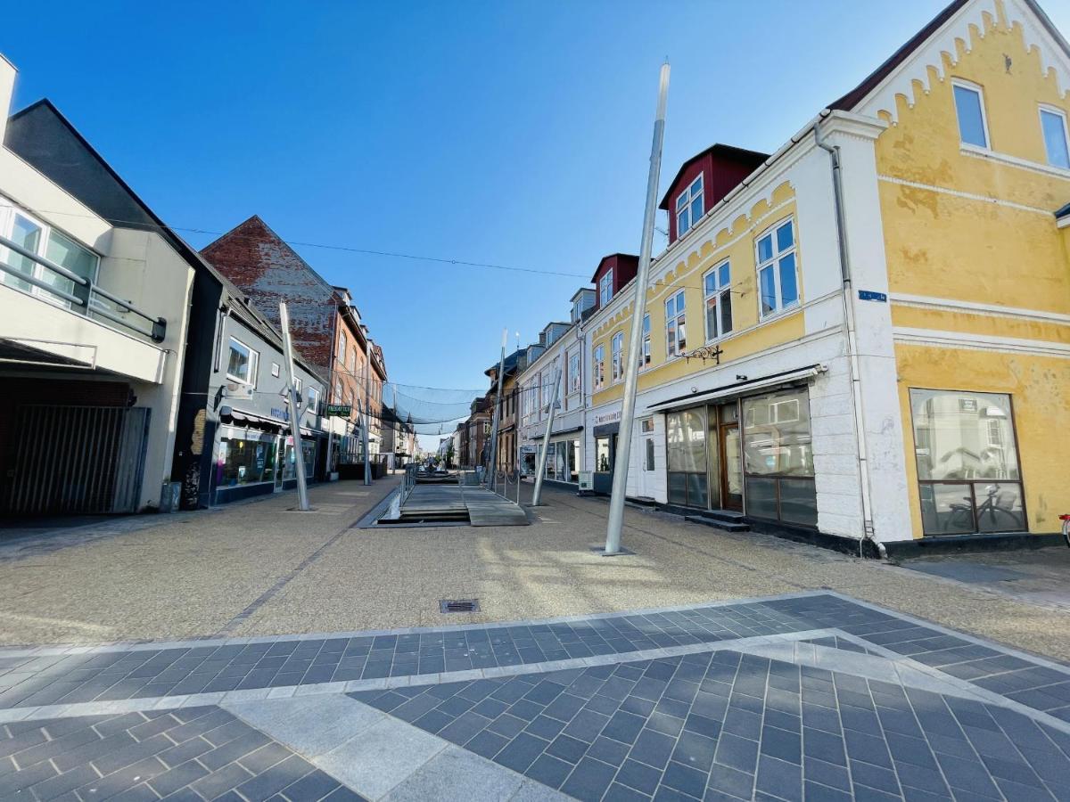 Aday - Charming Apartment In The Pedestrian Street Of Frederikshavn Extérieur photo